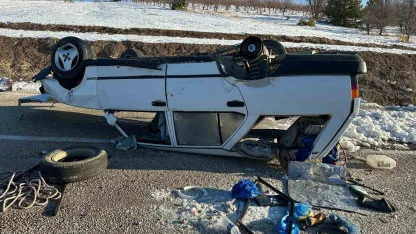 Buzda kayan otomobil takla attı