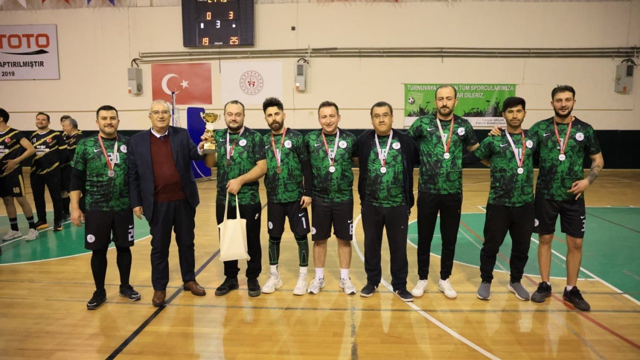 Çameli’de Kurumlar ve Mahalleler Arası Voleybol Turnuvası sona erdi