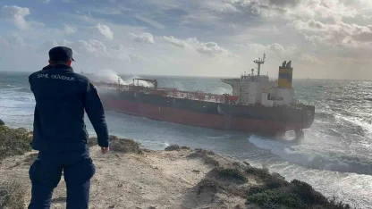 Çanakkale Valiliği: "Geminin su almadığı, personelin durumunun iyi olduğu, deniz kirliliğinin meydana gelmediği belirlendi"