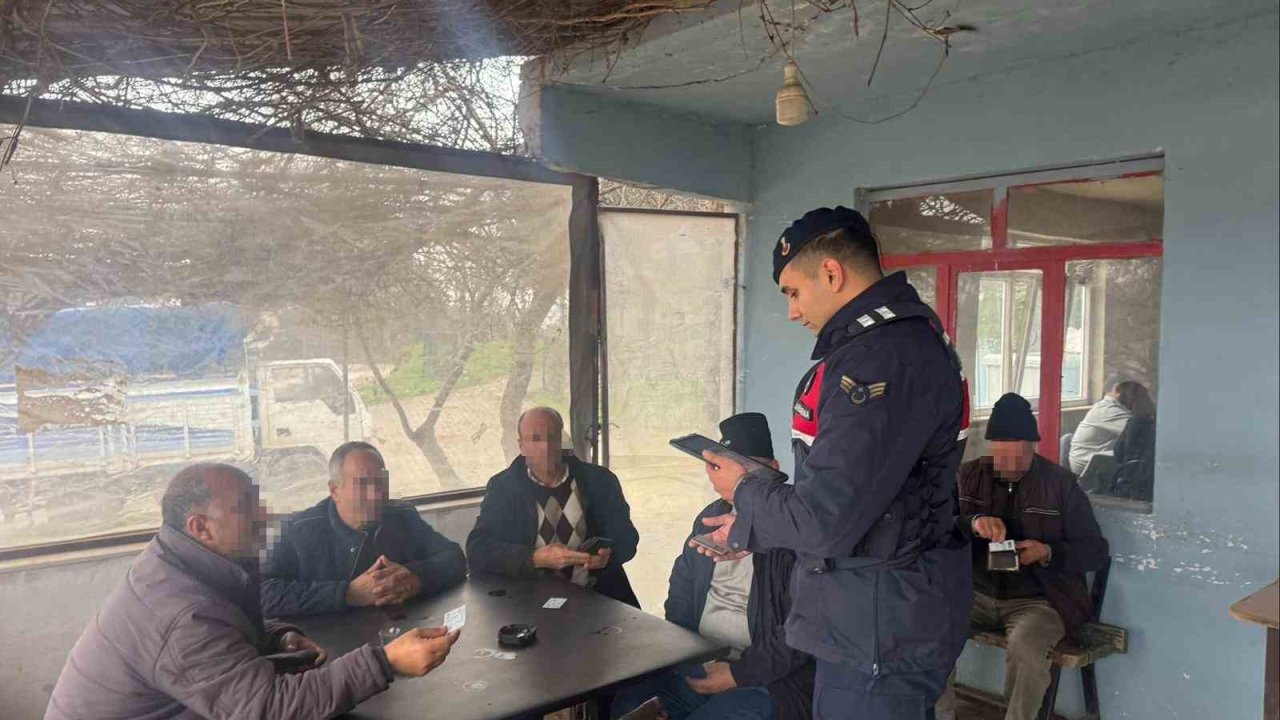 Çanakkale’de çeşitli suçlardan aranan 22 şüpheli yakalandı