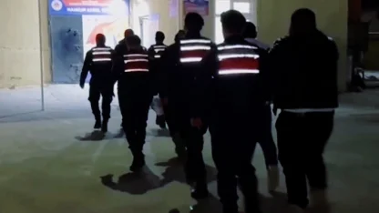 Çanakkale’de göçmen kaçakçılığı operasyonu: 4 organizatör ve 25 kaçak göçmen yakalandı