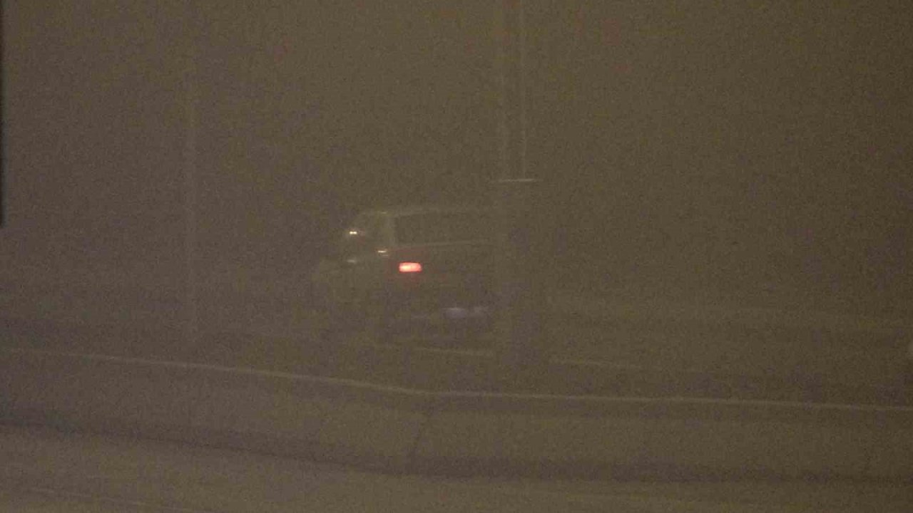 Çankırı’da etkili olan sis görüş mesafesini 50 metreye düşürdü