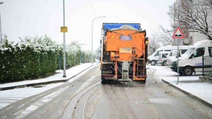 Çayırova’da karla mücadele sürüyor