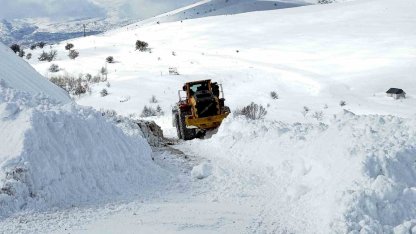 Çemişgezek’te karla mücadele: Köylünün sevinci kameraya yansıdı