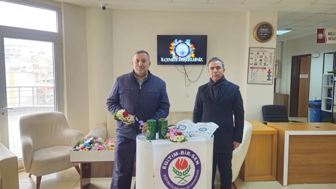 Çermik’e atanan öğretmenlere çiçekli karşılama