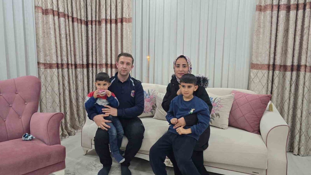 Cezaevi personelinden örnek davranış: Kaza yapan anne ve çocukları evinde misafir etti