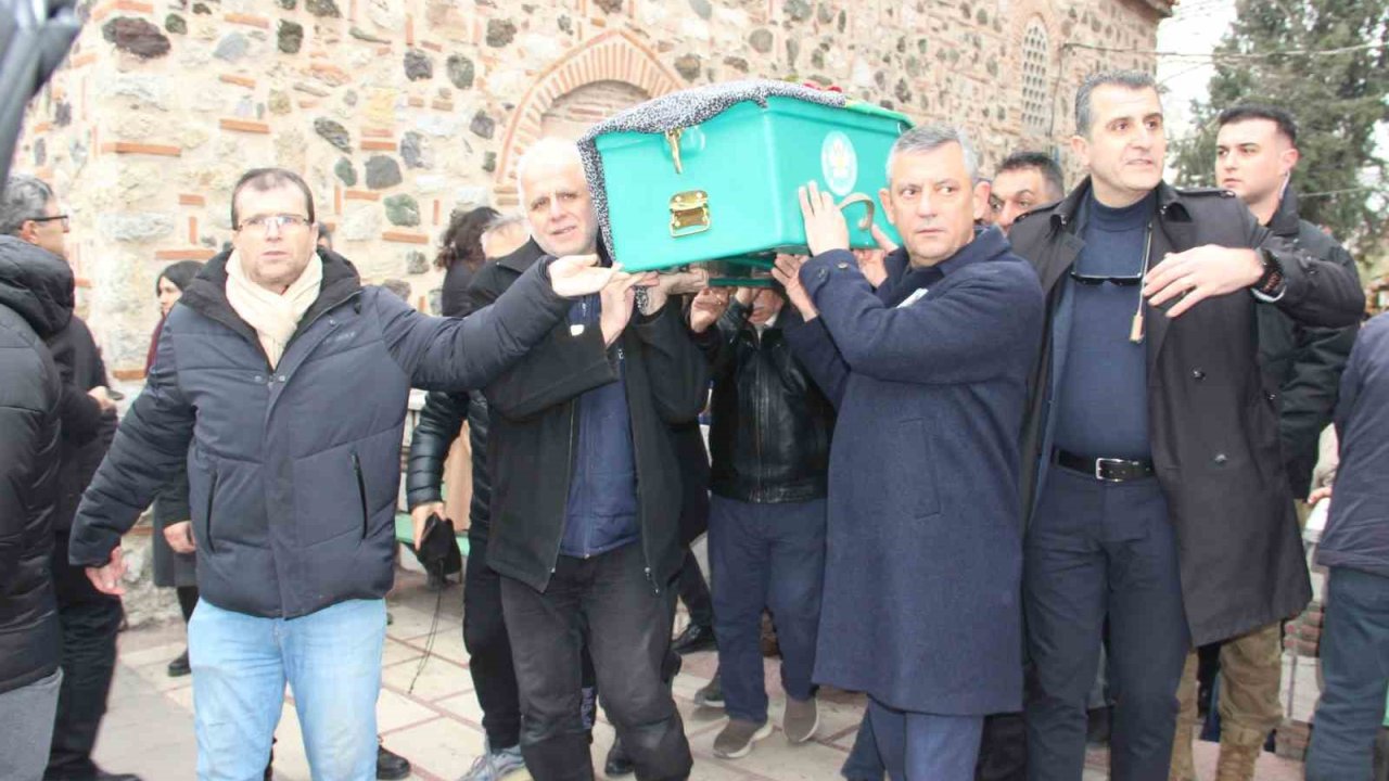CHP Genel Başkanı Özel, Manisa’da cenaze namazına katıldı