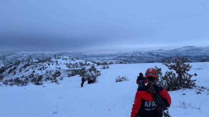 Çoban ve 9 keçisi, 3 gündür mahsur kaldığı yerden kurtarıldı