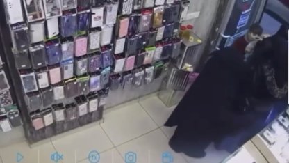 Çocuğunu ameliyat ettirmek için bozdurmaya çalıştığı altınlar çalındı, imdadına polis yetişti