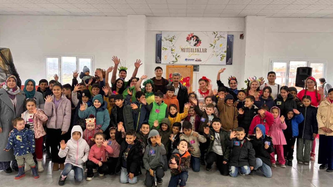 Çocuklar sağlıklı beslenmeyi tiyatroyla öğrendi