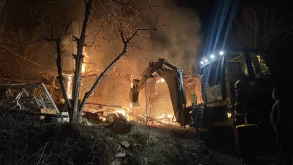 Çorum’da çıkan yangın ev ve depoyu kullanılamaz hale getirdi