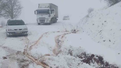 Çorum’da mahsur kalan araçlar için ekipler seferber oldu
