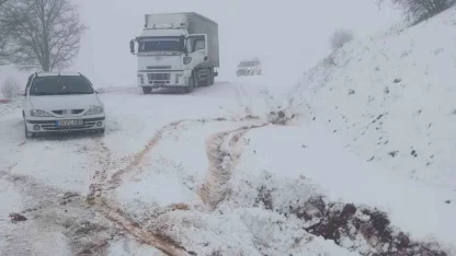 Çorum’da mahsur kalan araçlar için ekipler seferber oldu