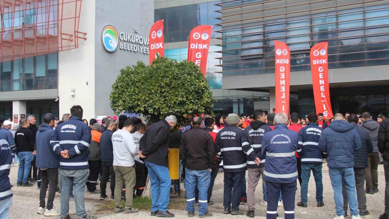 Çukurova Belediyesi’nde kriz: İşçiler alacakları için eylem yaptı