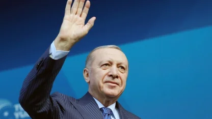Cumhurbaşkanı Erdoğan: "Bizimle laf değil eser, hizmet yarıştırın"