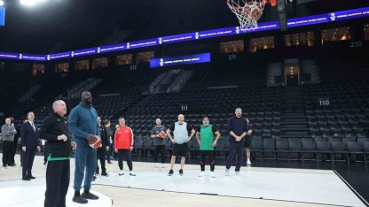 Cumhurbaşkanı Erdoğan, Shaquille O’Neal ile basketbol oynadı