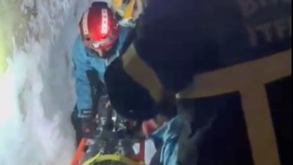 Damda kar temizlerken üzerlerine çığ düştü