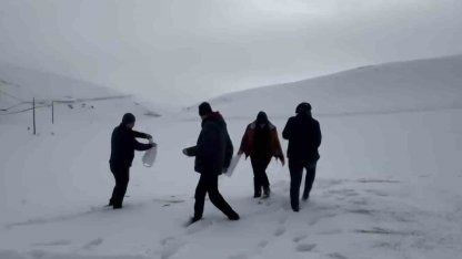 Darende’de öğretmen ve öğrencilerden yaban hayvanlarını unutmadı