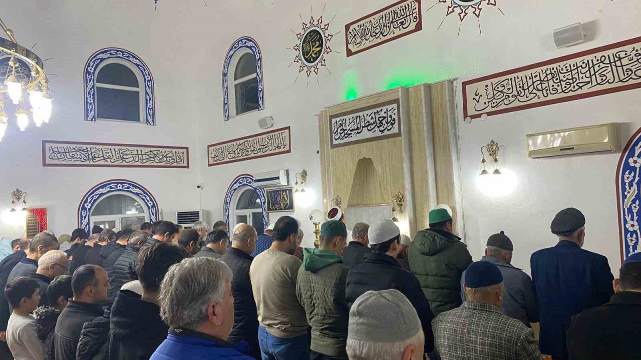 Dede torun, genç yaşlı aynı safta buluştu