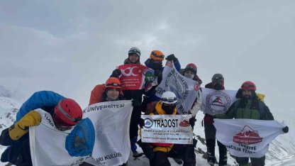 Demirkapı Tepesi’ne kış zirve tırmanışı