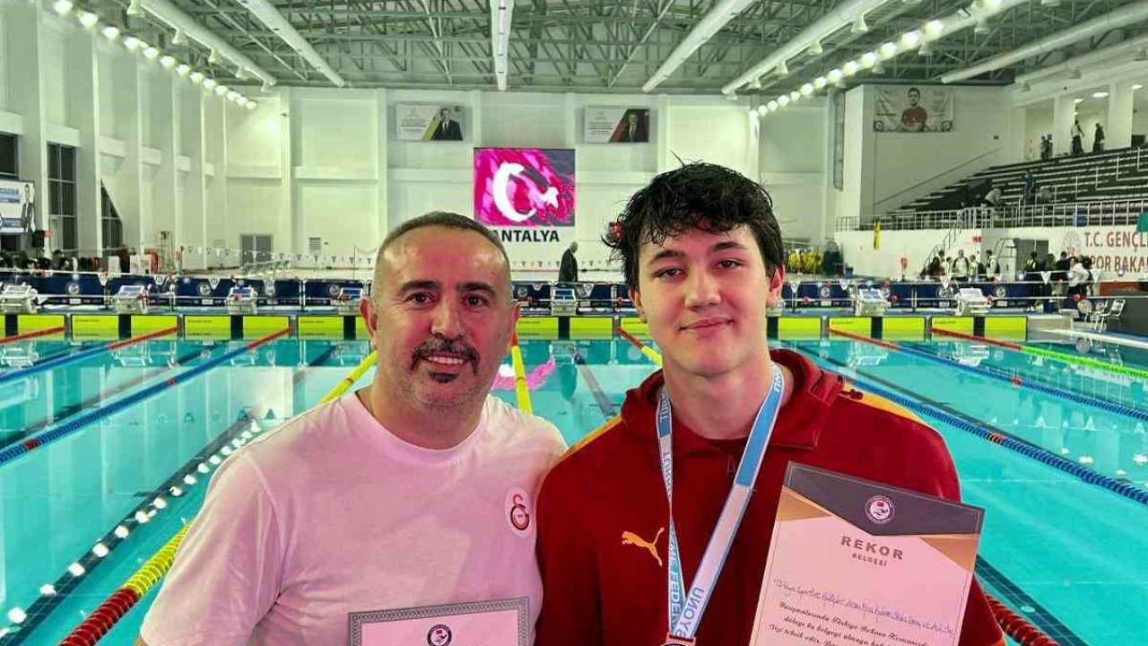 Denizlili sporcu yüzmede üç Türkiye rekoru kırdı