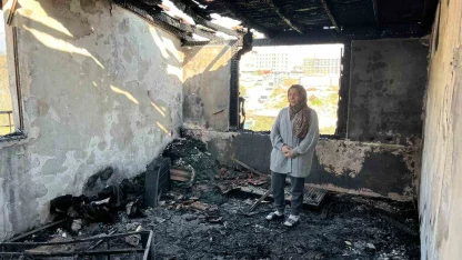 Depremde eşini ve evladını kaybeden kadın, ikinci kez felaketi yaşadığı yangında tüm birikimini ve yuvasını kaybetti
