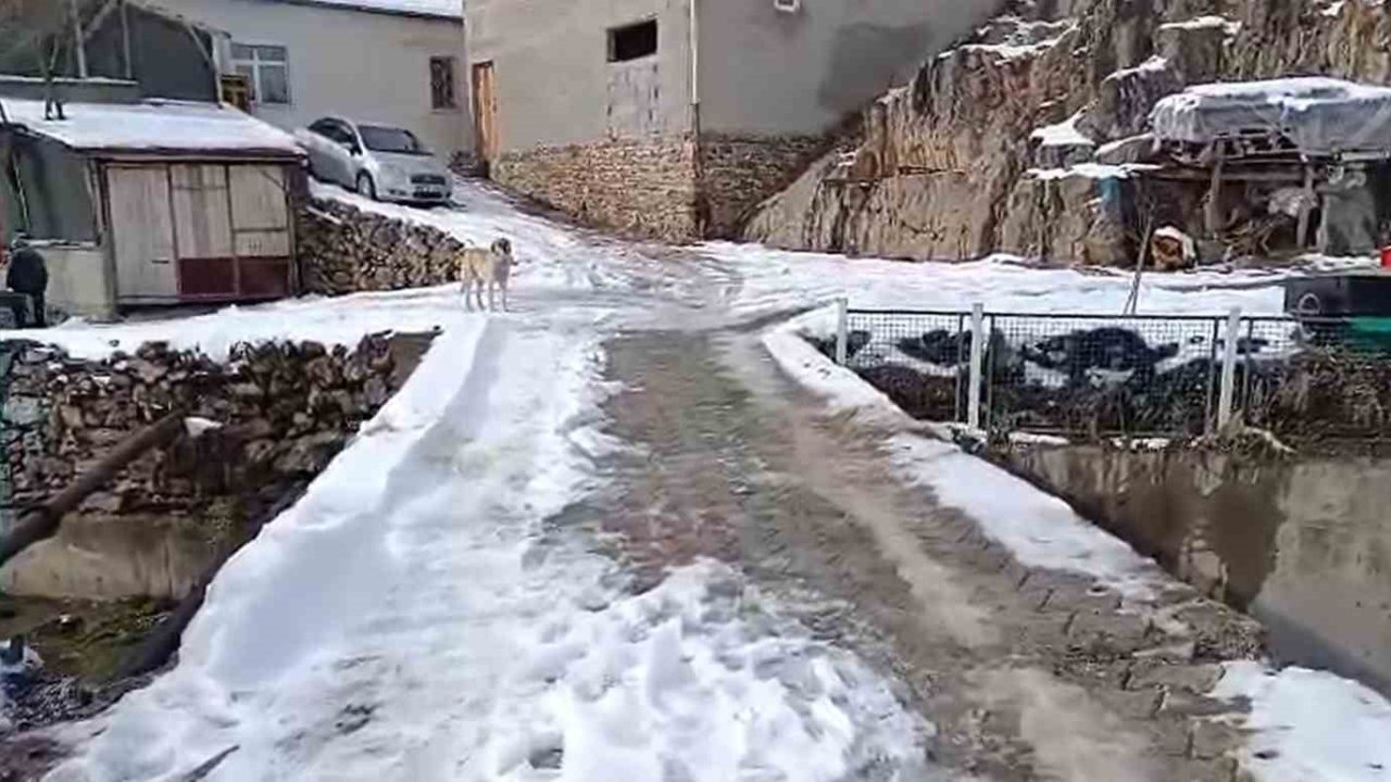 Develi’de mahalleli köprüye korkuluk istiyor