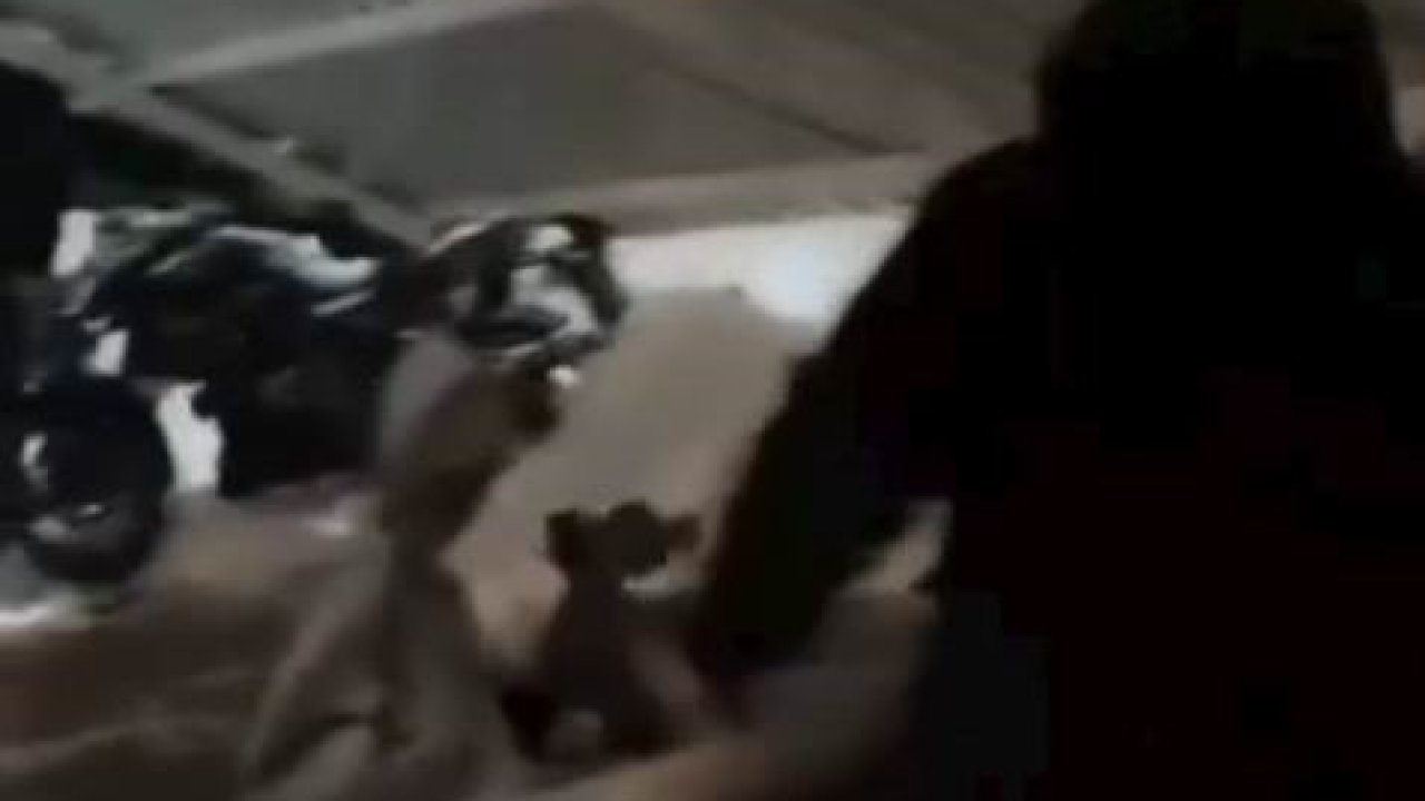 Dicle Üniversitesi’ndeki yurdun otopark çatısı çöktü