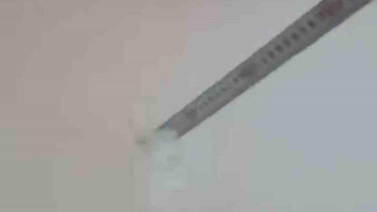 Diyarbakır’da kar kalınlığını metreyle ölçtüler: Kent merkezinde kalınlık ortalama 40 santimi buldu