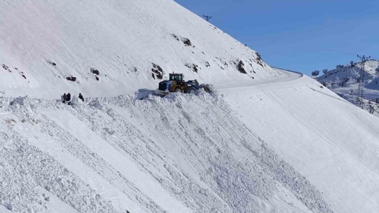 Diyarbakır’da kırsal mahallelerde 2 bin 622 kilometre yol ulaşıma açıldı