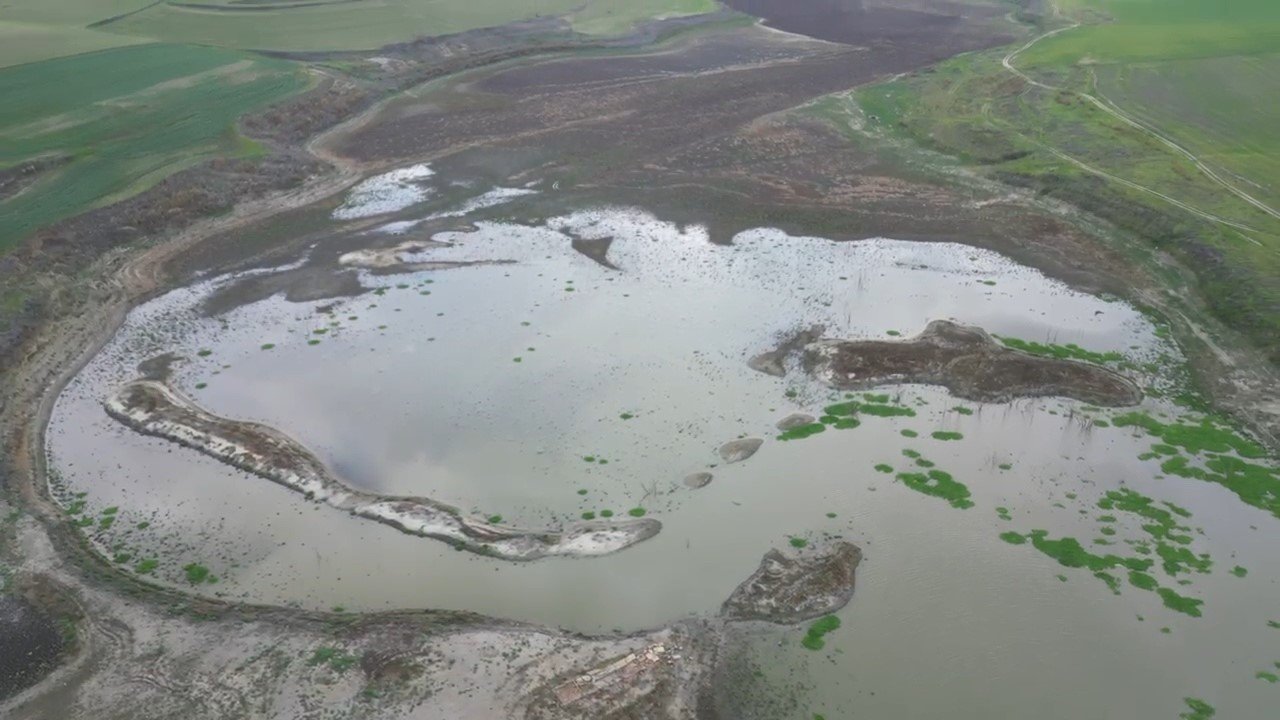 Doğuda kar batıda kuraklık: Gölette korkutan görüntü