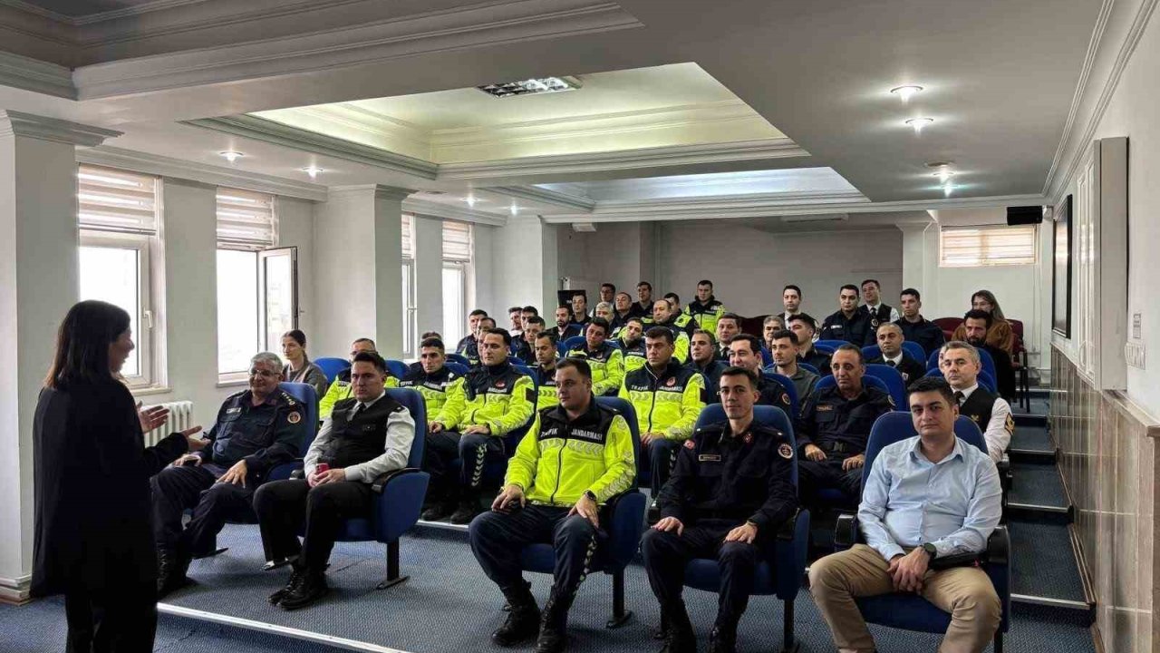 Düzce İl Jandarma Komutanlığında "etkili iletişim" semineri