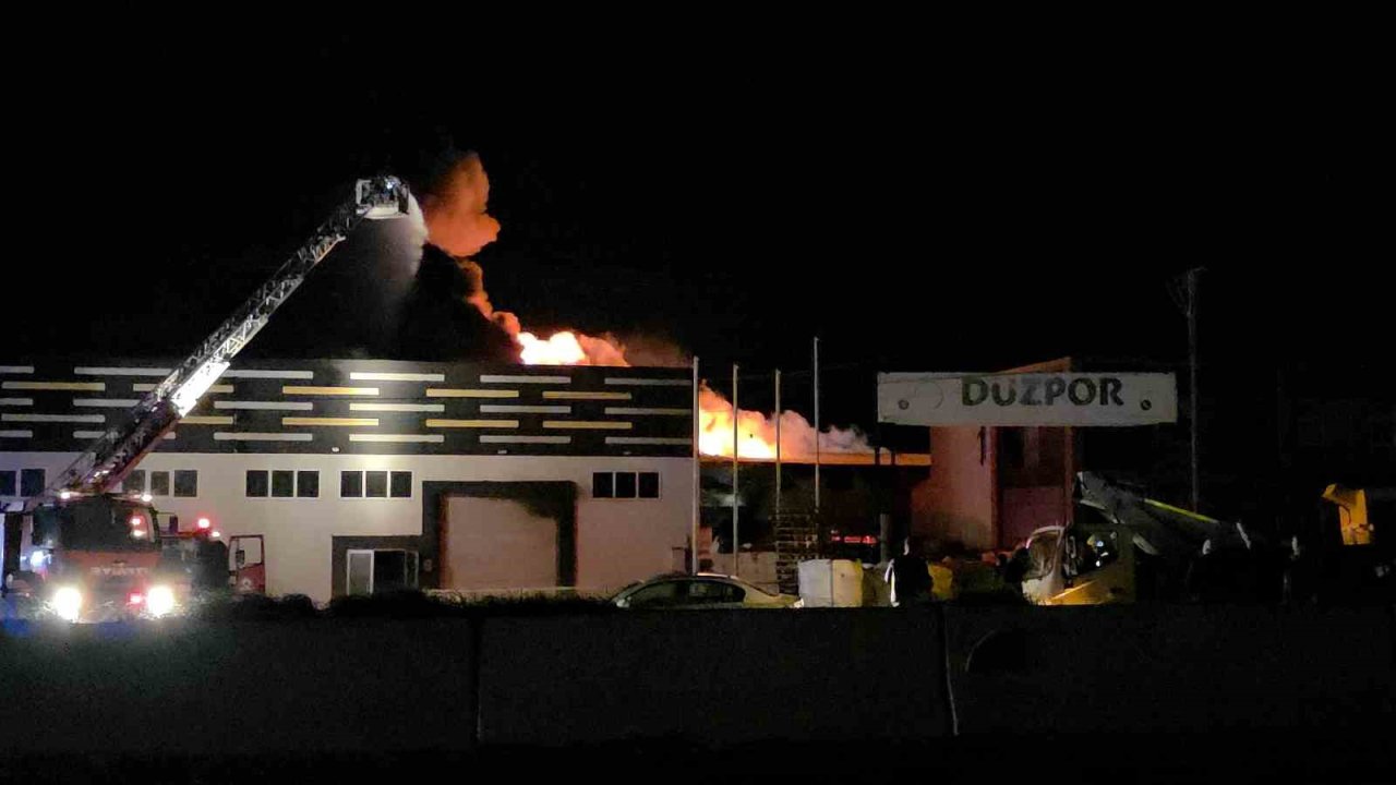 Düzce’de strafor fabrikasında yangın