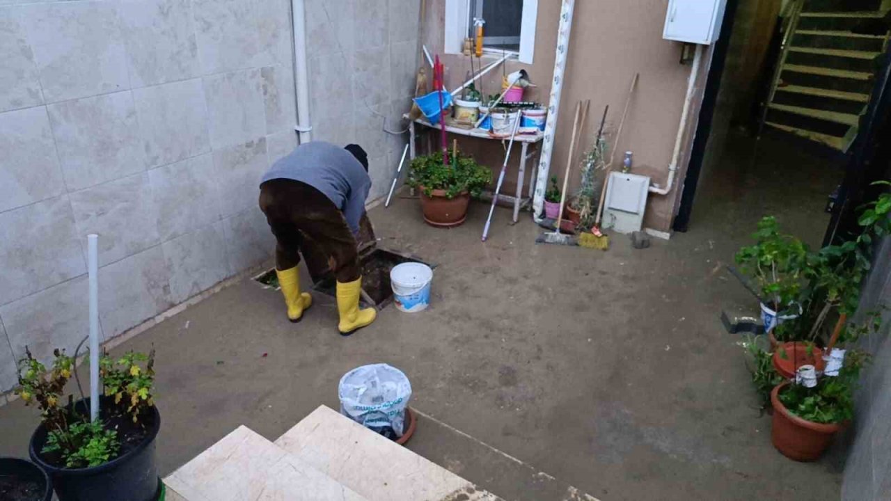 Edirne’de sağanak hayatı olumsuz etkiledi: Bazı ev ve iş yerlerini su bastı