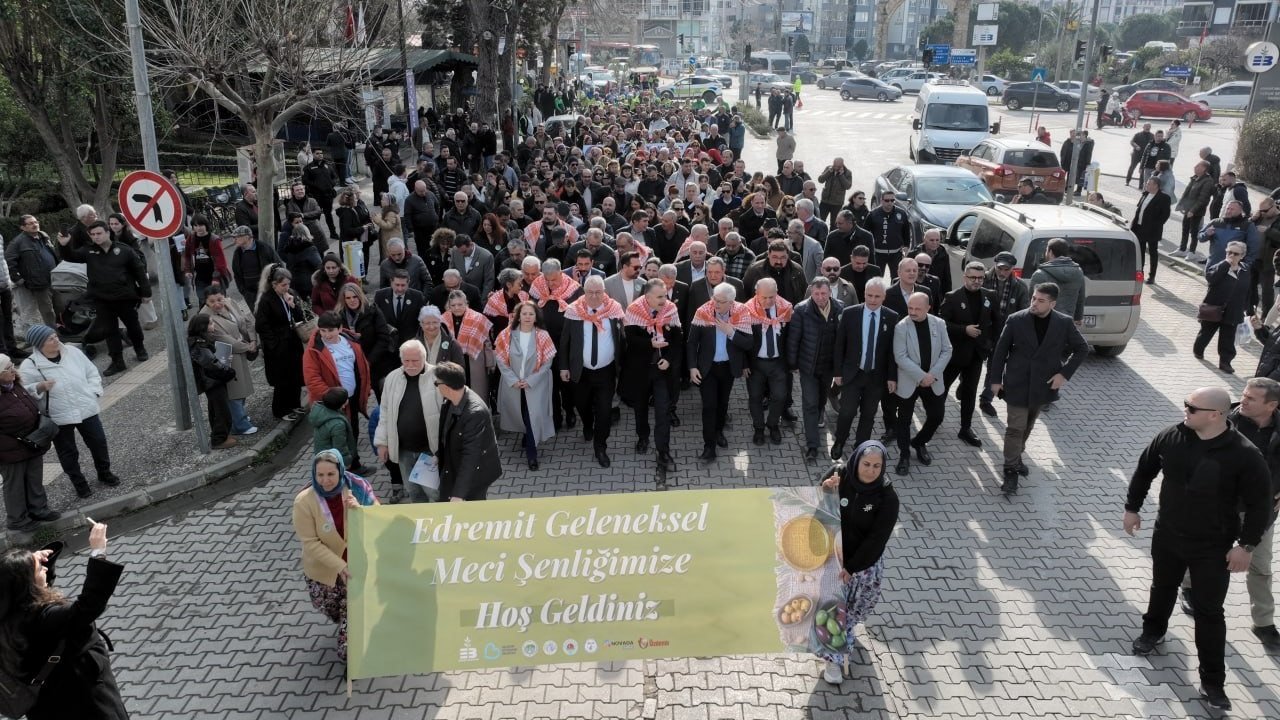 Edremit’te "Geleneksel Zeytin Hasat Sonu Meci Şenliği" coşkuyla başladı