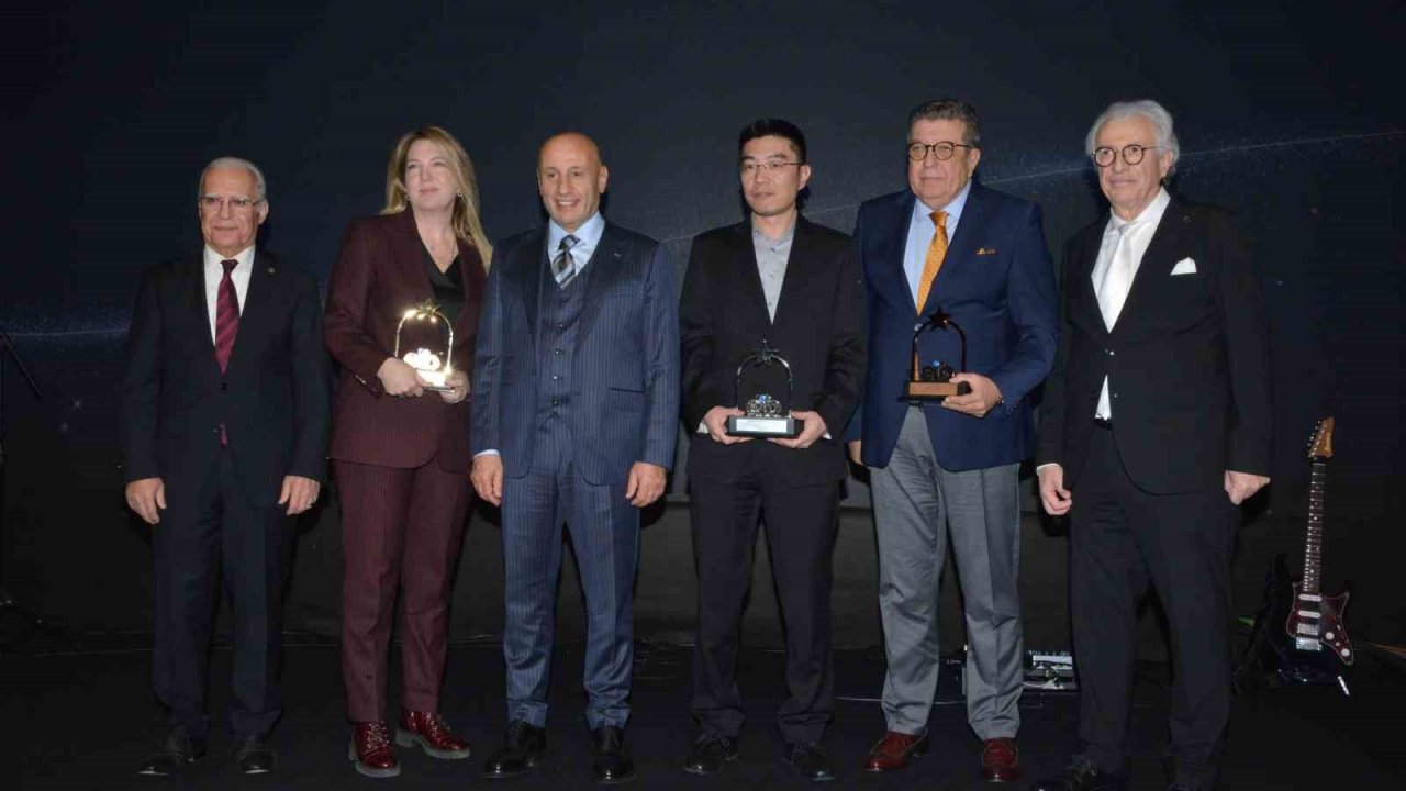 Ege’de ihracatın yıldızları belirlendi: Uğur Soğutma’ya çifte ödül