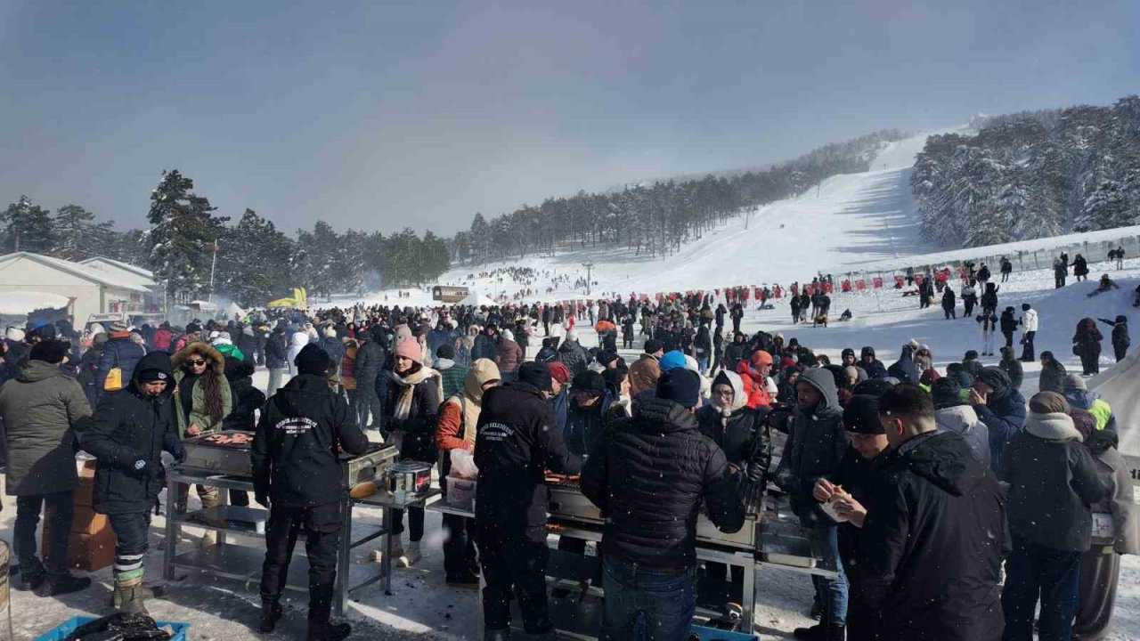 Ege’nin zirvesinde şölen: Gediz Murat Dağı’nda on binler buluştu