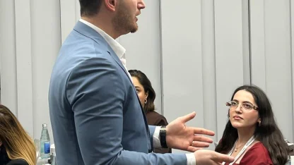 Eğitim Bilimci Paşayev’in Bakü’deki ‘Beden Dili ve Etkili İletişim’ semineri yoğun ilgi gördü