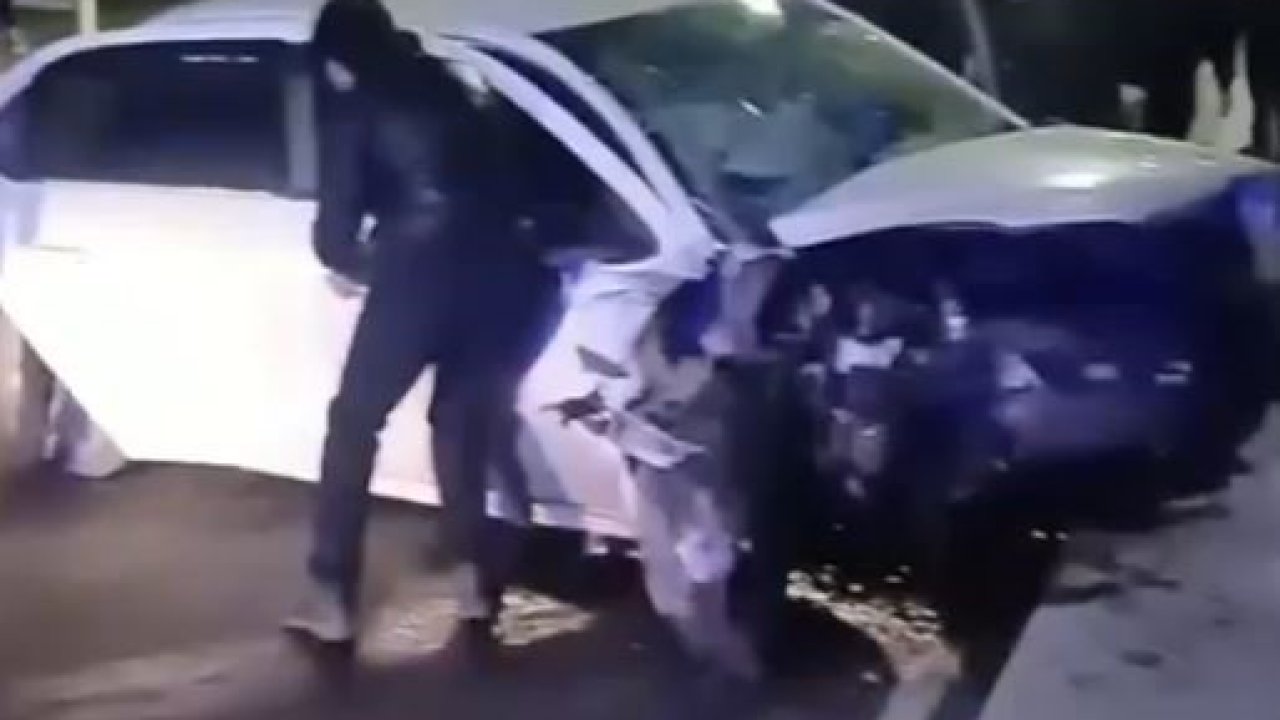 Ehliyetsiz sürücünün kullandığı otomobil başka bir araçla kafa kafaya çarpıştı: 4 yaralı