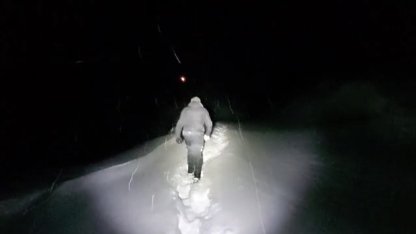 Ekipler yoğun sis ve kar altında 3 kilometre yürüyüp hastaya ulaştı