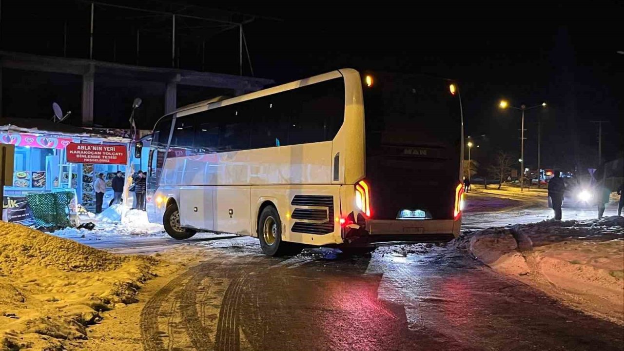 Elazığ’da facianın eşiğinden dönüldü: Otobüs devrilmekten son anda böyle kurtuldu
