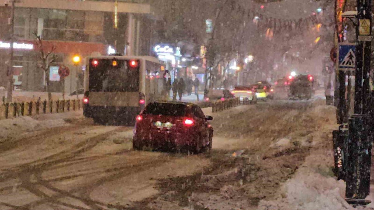 Elazığ’da kar yağışı etkisini sürdürüyor