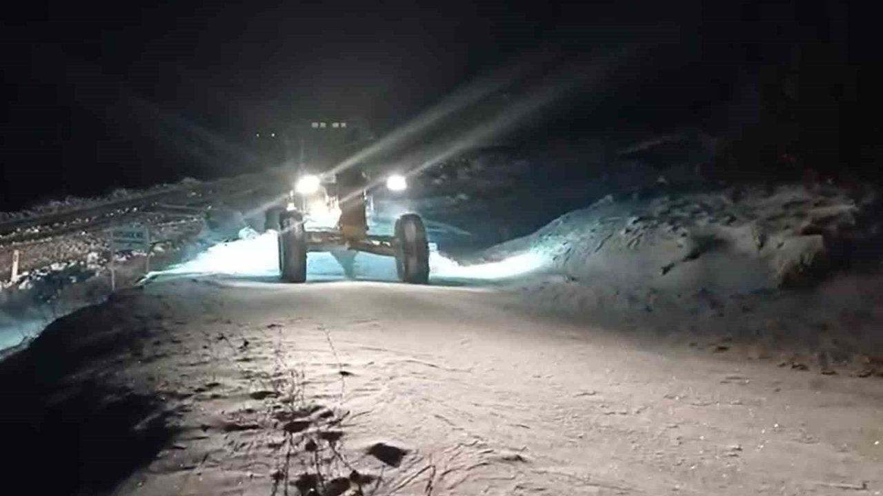 Elazığ’da karla mücadele çalışmaları sürüyor: 276 köy yolu açıldı