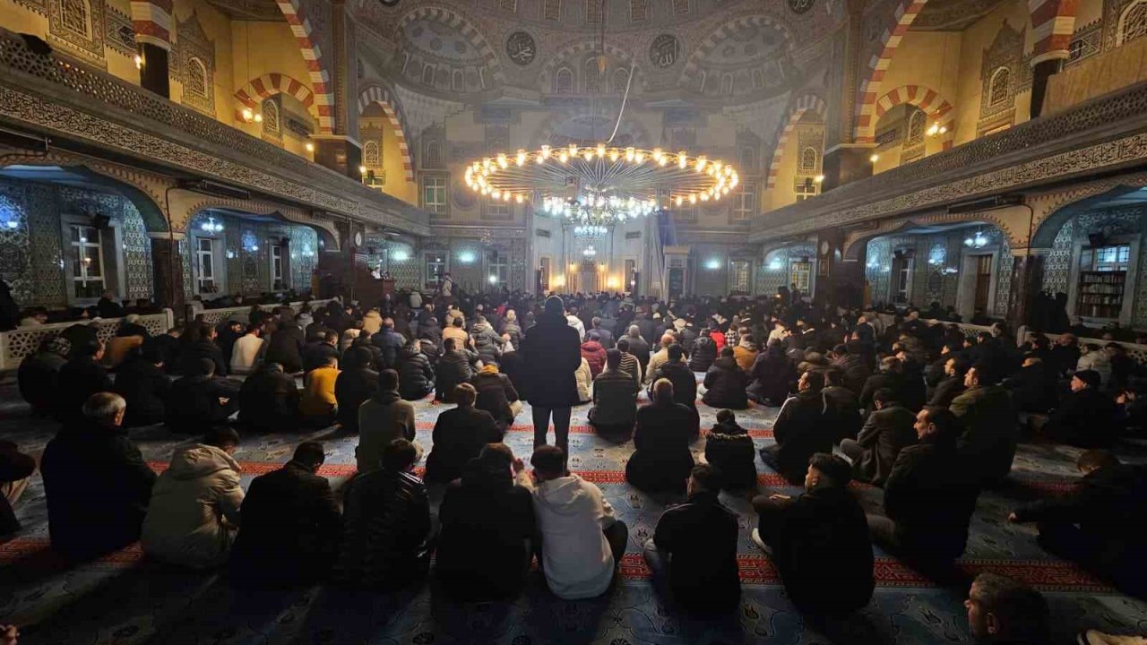 Elazığ’da Miraç Kandili dualarla idrak edildi