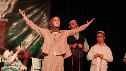 Engelli Bireyler Sahnede Usta Sanatçılara Taş Çıkarttı