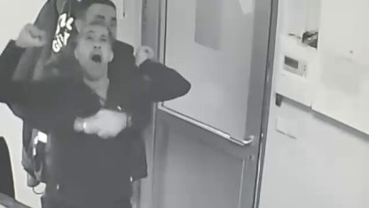 Engelli çalışan, güvenlik görevlisinin heimlich manevrasıyla hayata tutundu