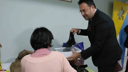 Erdemliler Hareketi Derneği, ihtiyaç sahibi çocuklara mont ve bot desteğinde bulundu