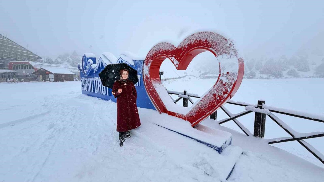 Ergan Dağı’nda kar kartpostallık manzara oluşturdu