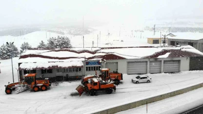 Erzincan’da kar ve sis ulaşımı aksattı, iki ilçede eğitime ara verildi