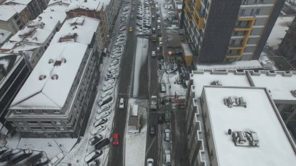 Esenyurt’ta kar yağışı etkili oluyor, beyaza bürünen bölge havadan görüntülendi
